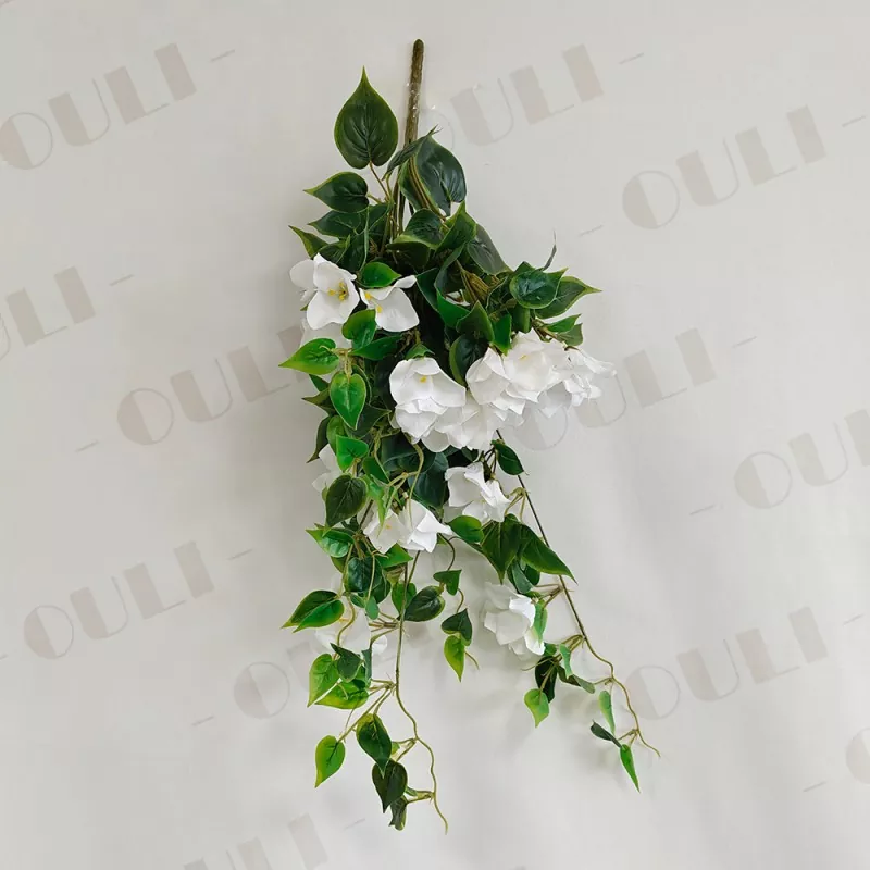 Fake bougainvillea roikkuvat kukat