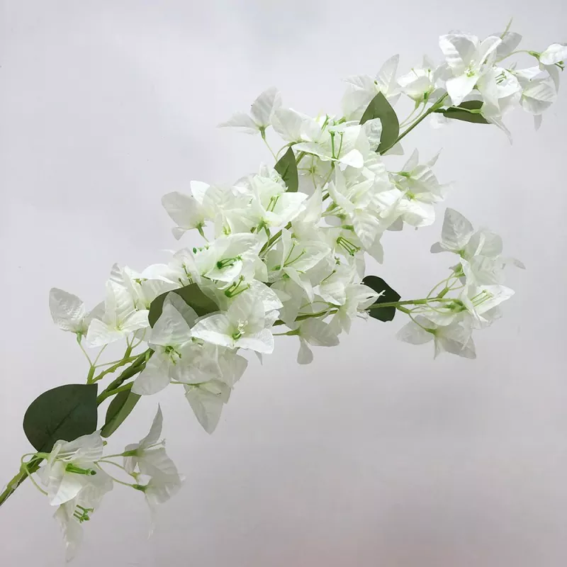 Faux bougainvillea -kukkia