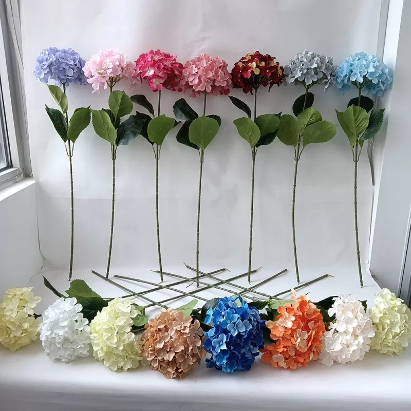 Silkki väärennettyjä hydrangea -kukkia
